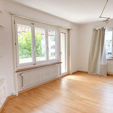 New In 3 Bedrooms And Spacious Lägenhet *