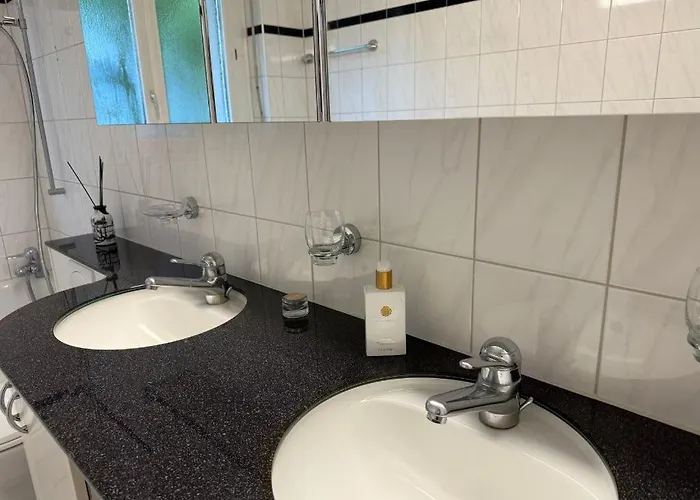 New In 3 Bedrooms And Spacious Lägenhet *