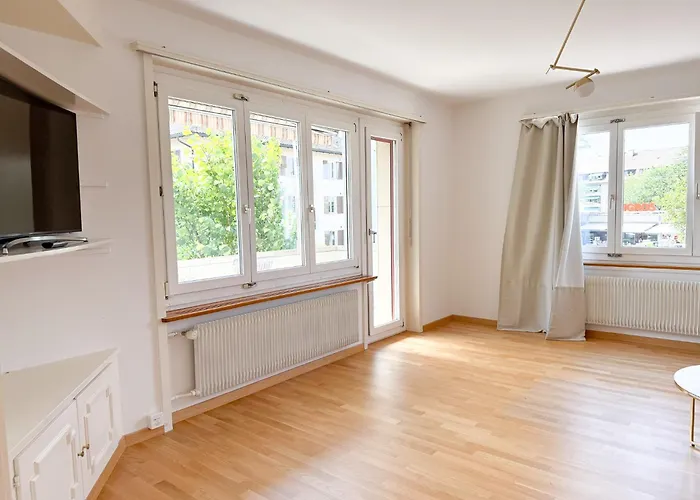 New In 3 Bedrooms And Spacious Lägenhet *